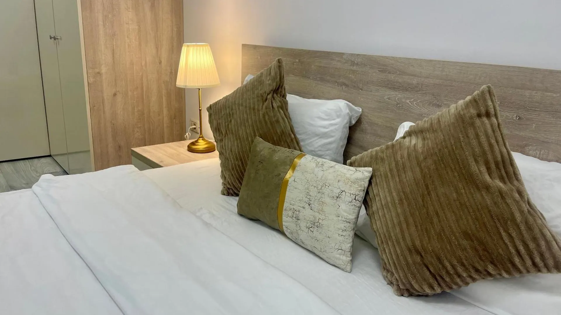 Central Adress Ad8 Bucharest Apartment